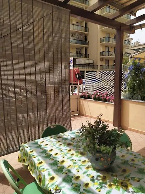 Casa Graziosa Con Ampio Cortile Per I Tuoi Momenti All'Aperto 알게로